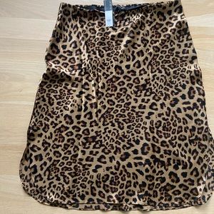 Banana Republic leopard print, 100% silk knee length skirt w/ elastic waistband.